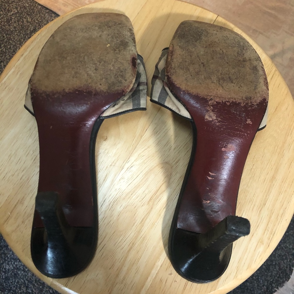 Vintage Burberry heels. - Picture 3 of 4